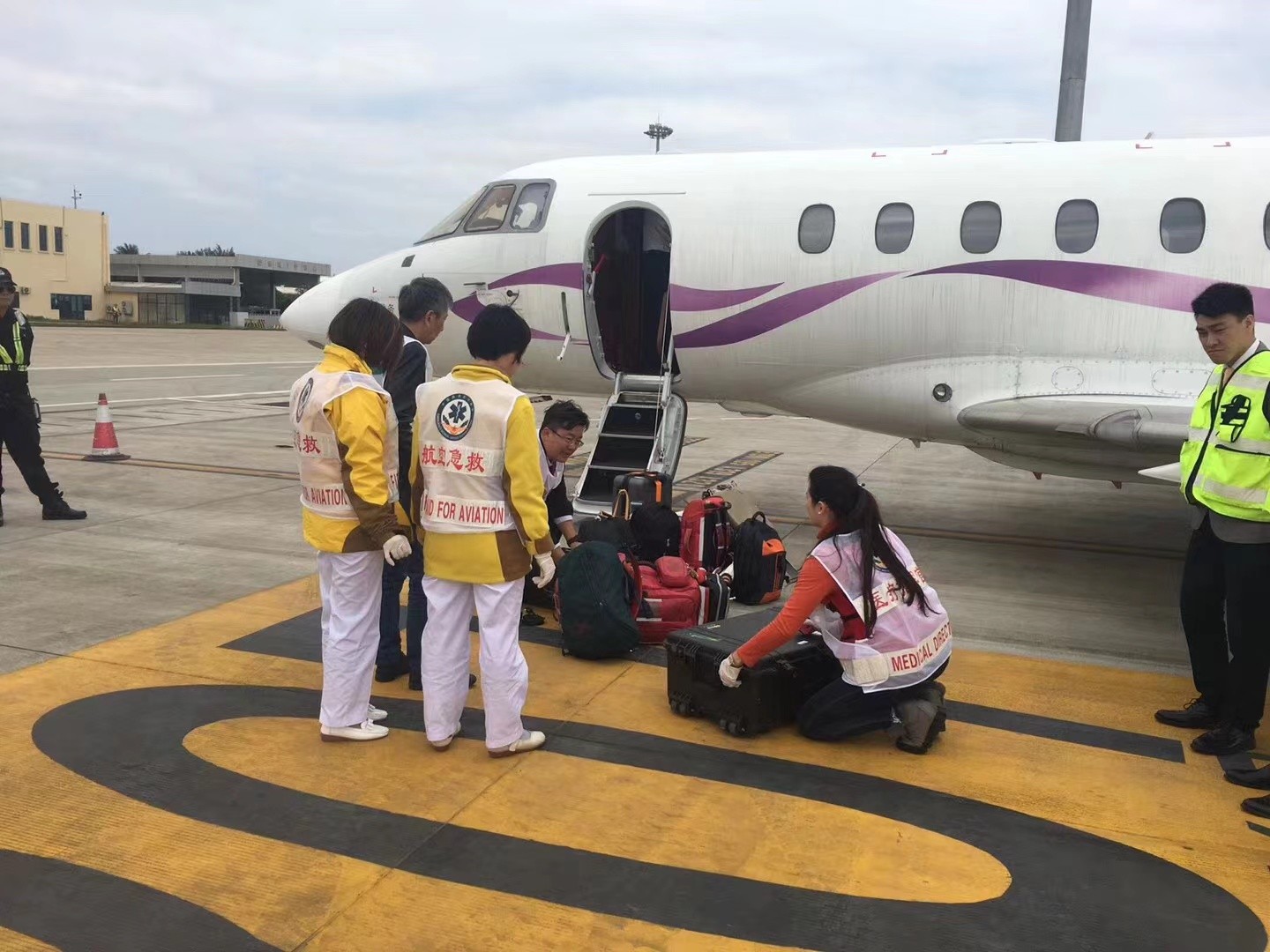 津南区香港出入境救护车出租